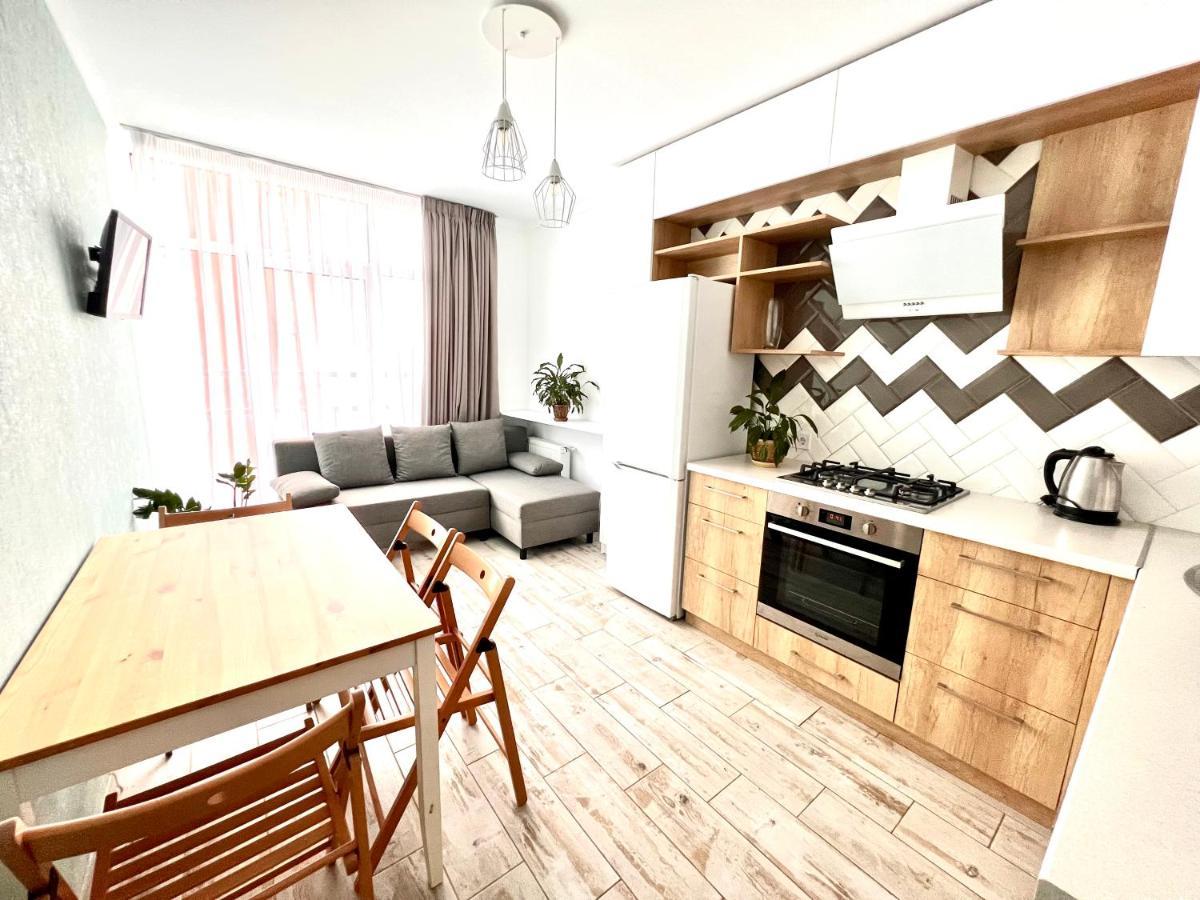 Osapart Cozy Apartment In A Complex Semycvit Lviv Extérieur photo