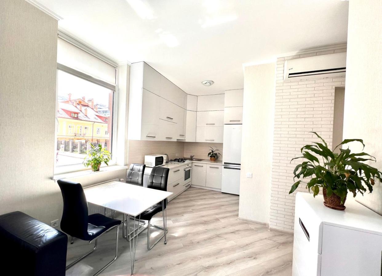 Osapart Cozy Apartment In A Complex Semycvit Lviv Extérieur photo